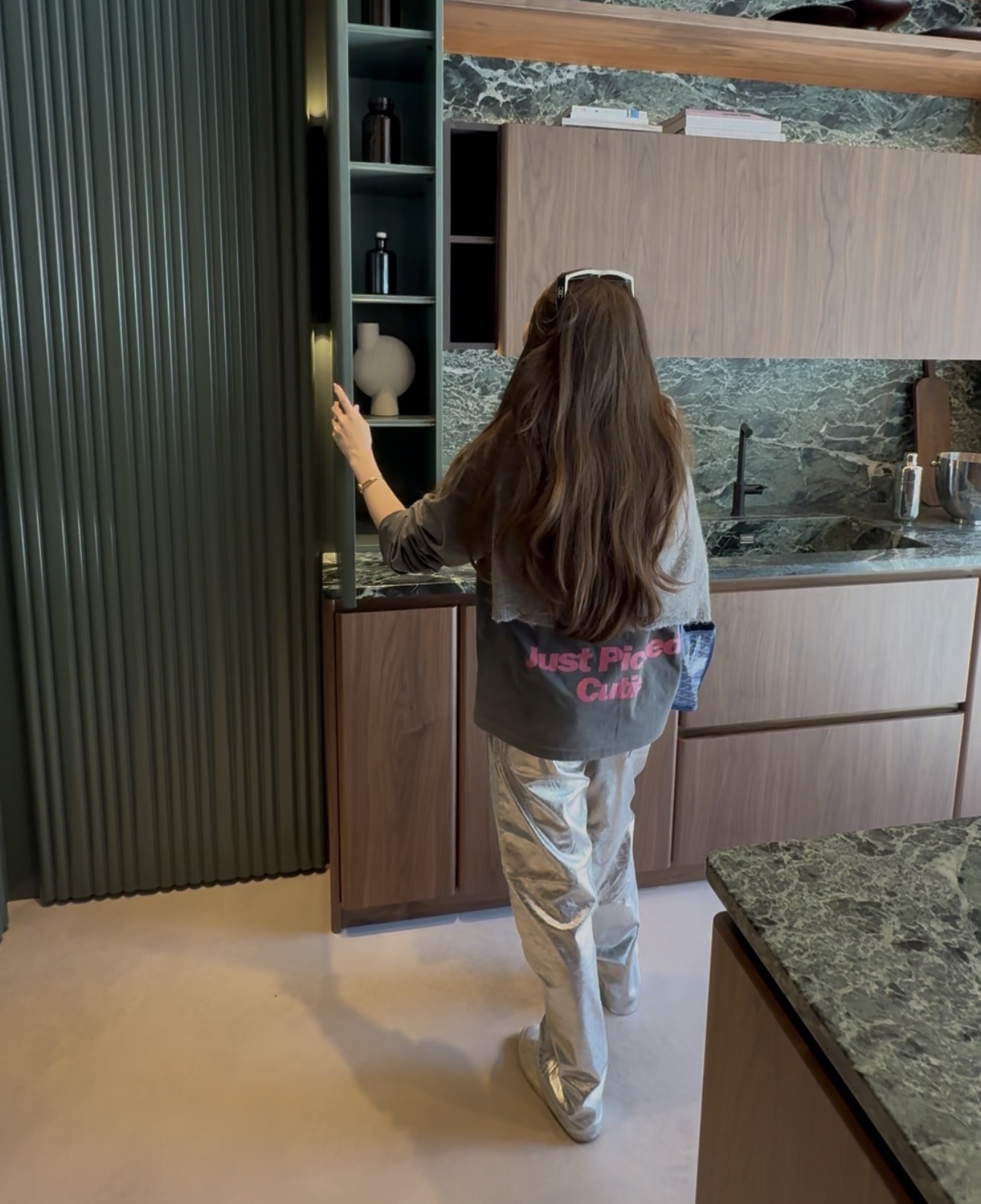 Valentina Alberti en un interior curado por el estudio
